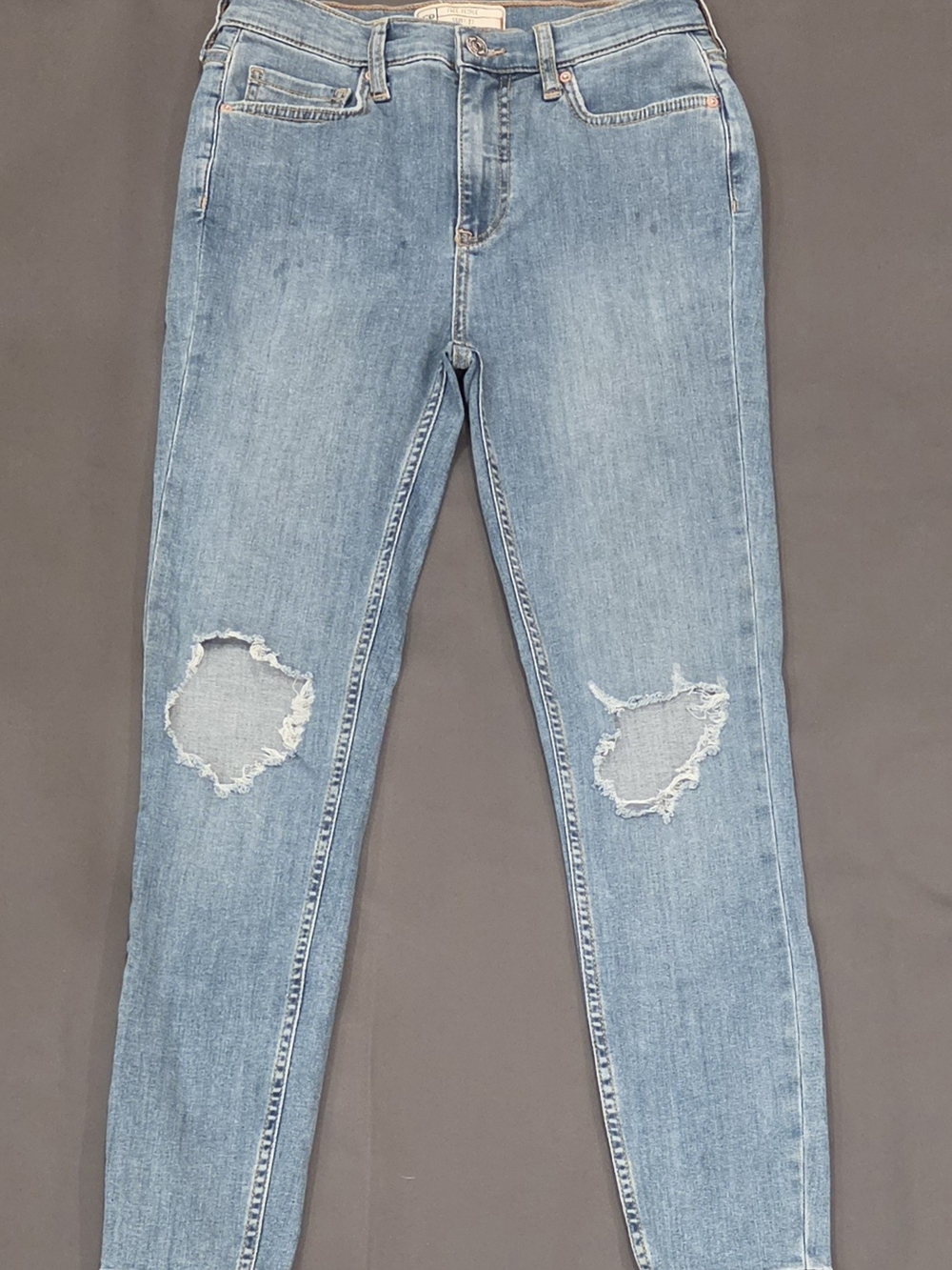 Free People Busted Knee Skinny Jeans | Size 27 | Light Wash Distressed Denim